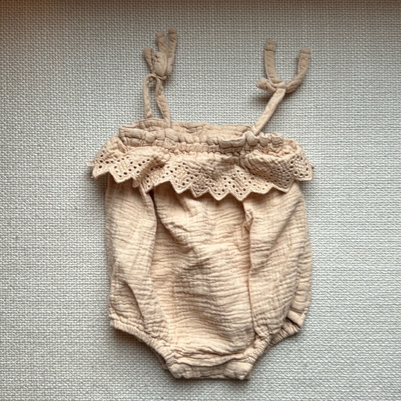 Rylee & Cru ruffle romper // Shell // 3-6 months - Picture 1 of 2